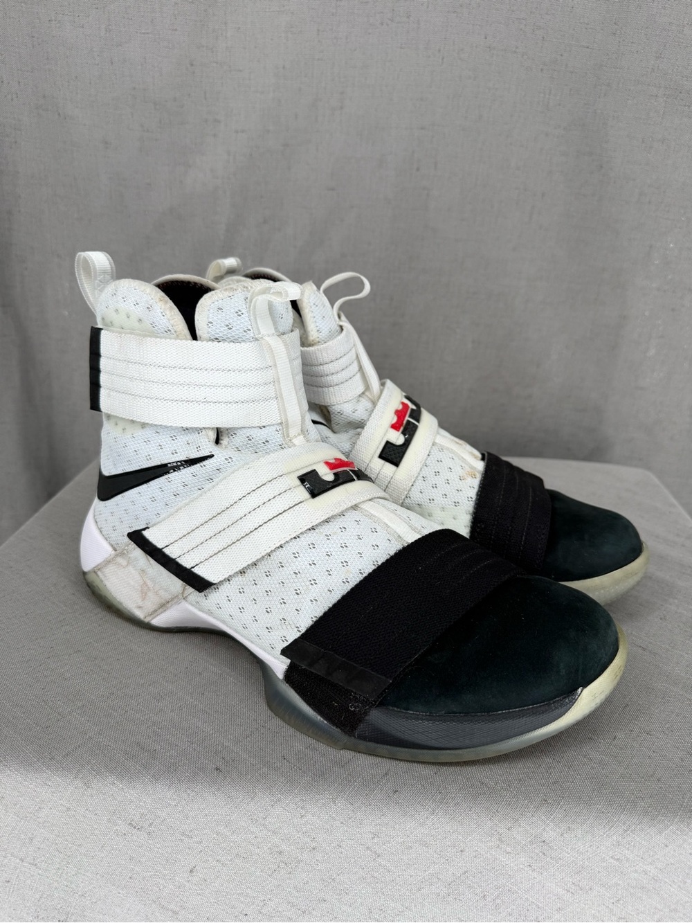 Nike LeBron Soldier 10 SFG Men's White And Black Size 10 Shoes
